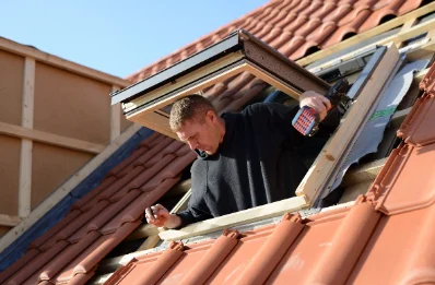 Pose de fenêtres de toit Velux à Cour-et-Buis